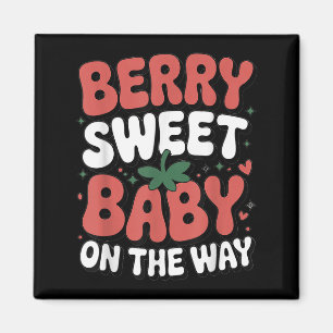 Íman Berry Sweet Baby No Caminho Da Grama De Morango