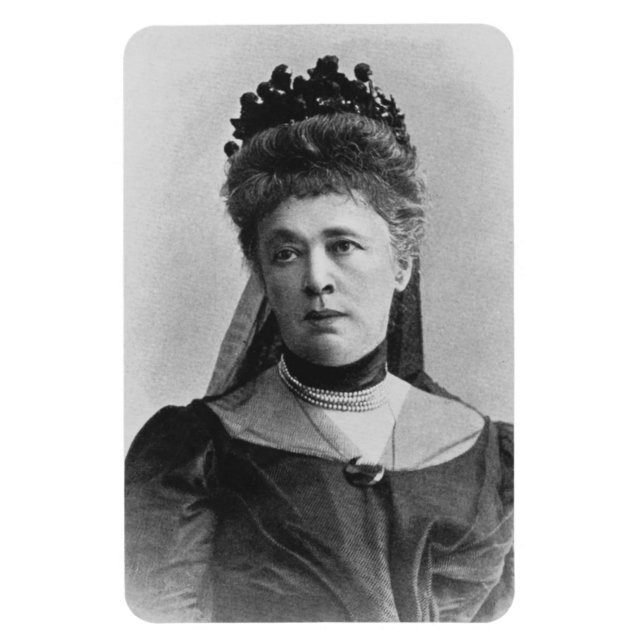 Íman Berta Von Suttner (Vertical)