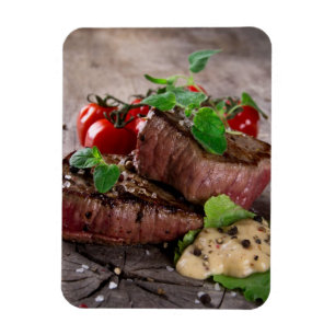 Íman Bifes grelhados do churrasco com ervas e os