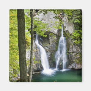 Íman Bish Bash cai no Parque Estadual Bish Bash Falls