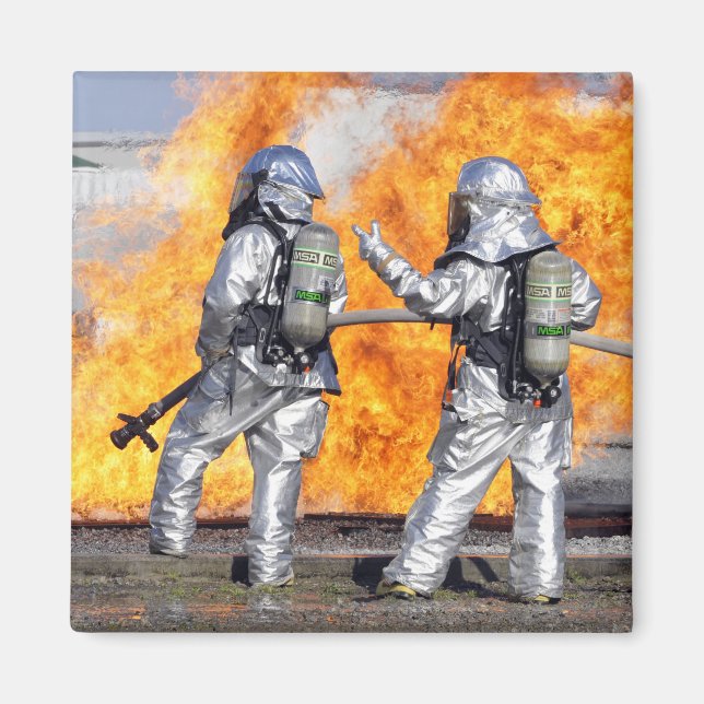 Íman Bombeiros combatem um incêndio simulado (Frente)