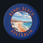 Íman Bondi Beach, Austrália, Viagem Art Vintage<br><div class="desc">Bondi Beach num estilo de arte vetorial. A crescente crista de Bondi,  de areia branca,  é uma das praias mais icônicas da Austrália.</div>
