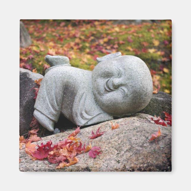 Íman Bonita estátua de monge japonesa com folhas de out (Frente)
