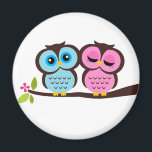 Íman Bonitas Corujas<br><div class="desc">Casal adorável de corujas tocadas em um galho.</div>