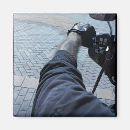 Íman Braço e mão de um motociclista pilotando motocicle