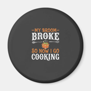 Íman Bruxa de Halloween Cozinhando com Cabo de Vassoura
