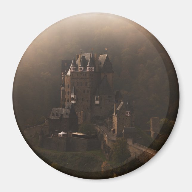 Íman Burg Eltz castelo no nevoeiro da manhã (Frente)