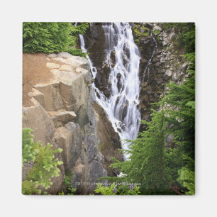 Íman Cachoeira no parque nacional de Monte Rainier