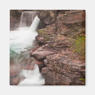 Íman Cachoeira St Mary no Parque Nacional Glacier em