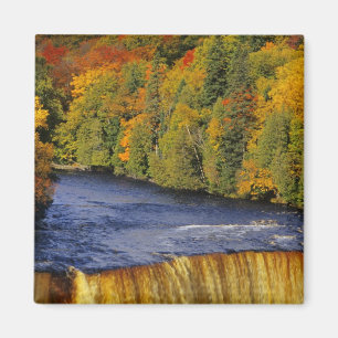Íman Cachoeira Superior de Tahquamenon em UP Michigan e