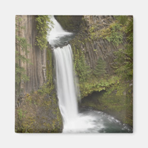 Íman Cachoeira Toketee no condado de Douglas, Oregon