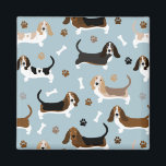 Íman Cachorro-Cachorro-Basset<br><div class="desc">Cães de Caça-Basset com casacos castanhos,  pretos,  brancos e limões com ossos de cão espalhados e pata imprime padrões divertidos para cães.</div>