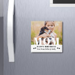 Íman Cachorro Mãe Feliz Aniversário Moderno Foto Person<br><div class="desc">Cachorro Mãe Feliz Aniversário Moderno Personalizado Fotografias Magnets. Este design moderno apresenta uma cobertura de texto branco "MOM" em sua foto favorita em um fundo branco com o texto editável "Feliz Aniversário (seu texto e nome)" é escrito em tipografia moderna, destacada por estampas de pata. Personalize o texto editando a...</div>