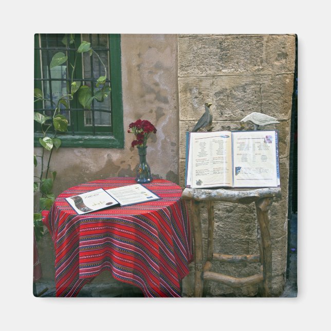 Íman Café na calçada, Chania, Creta, Grécia (Frente)