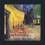 Íman Café Terrace à noite por Vincent van Gogh<br><div class="desc">Café Terrace, no Place du Forum, de Vincent van Gogh, é uma pintura de paisagens arquitetônicas de apos impressionismo de arte. Uma vista exterior de um restaurante com mesas, cadeiras, garçons e jantar em pessoas. Uma bela noite com estrelas no céu em Arles, França. Sobre o artista: Vincent Willem van...</div>