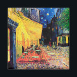 Íman Cafe Terrace na Noite, Vincent van Gogh, 1888<br><div class="desc">Vincent Willem van Gogh (30 de março de 1853 - 29 de julho de 1890) foi um pintor holandês impressionista poste que se encontra entre as figuras mais famosas e influentes da história da arte ocidental. Em pouco mais de uma década, criou cerca de 2.100 trabalhos de arte, incluindo cerca...</div>