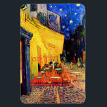 Íman Café Terrace Place du Forum Van Gogh Fine Art<br><div class="desc">Cafe Terrace Place du Forum, Vincent van Gogh, Arles, setembro de 1888. A pintura encontra-se atualmente no Museu Kröller-Müller, em Otterlo, Países Baixos. Vincent Willem van Gogh (30 de março de 1853 - 29 de julho de 1890) era um artista Poste-impressionista neerlandês. Algumas de suas pinturas estão agora entre as...</div>