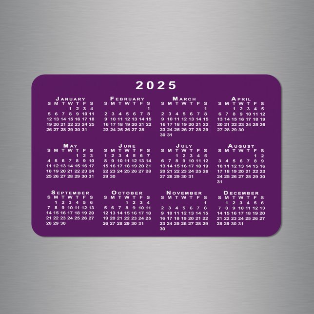 Íman Calendário branco 2025 no Modelo de fundo roxo (White 2025 Calendar on Purple Background Template Magnet, in situ)