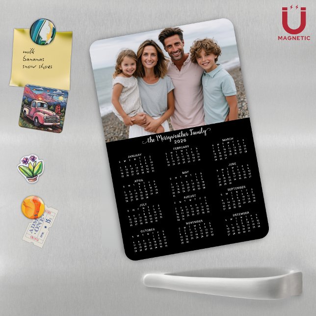 Íman Calendário de Fotografias Personalizadas Modernas  (2026 Black Modern Personalized Photo Calendar Magnet)