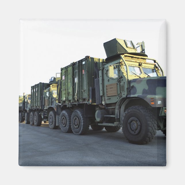 Íman Caminhões blindados sentam-se no cais em Morehead  (Frente)