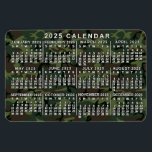 Íman Camuflagem de Calendário Mensal 2025 Camuflagem Ve<br><div class="desc">Este ímã flexível do calendário mensal de 2025 anos mostra os dias da semana para cada mês em branco. Por trás dos números, o design tem um padrão de camuflagem em tons de verde e marrom. Este é um calendário anual simples para ajudá-lo a conquistar o ano novo. Sempre saiba...</div>