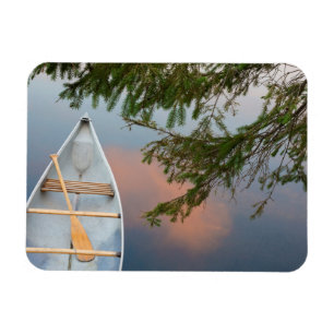 Íman Canoa no lago ao pôr do sol, Canadá