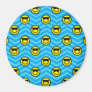 Íman Cara feliz dos óculos de sol no teste padrão azu