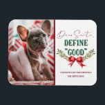 Íman Caros Papais noeis Definem a Foto de Natal "Boa"<br><div class="desc">Caros Papais noeis Definem a "Boa" Fotografia de Natal e Tipografia Graves com Diversão de Feriado para o Pai Natal, arco de fita vermelha com ramos de maleta e texto de roteiro em vermelho e verde. Uma citação engraçada e fofa para Natal, feriados e época de inverno. Quem foi malvado...</div>