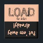 Íman Carregar FUNNY! Magneta da máquina de lavar louça<br><div class="desc">Uma mensagem engraçada para colocar sua máquina de lavar louça para que você saiba se os pratos estão sujos ou limpos. Típica divertida. Um presente de excelente para o procrastinador na sua vida! Apresentando a cor da tendência 2024 do ano "Peach Fuzz" #FBE98.</div>