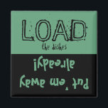 Íman Carregar FUNNY! Magneta da máquina de lavar louça<br><div class="desc">Uma mensagem engraçada para colocar sua máquina de lavar louça para que você saiba se os pratos estão sujos ou limpos. Verde ecológico com tipografia divertida. Um presente de excelente para o procrastinador na sua vida!</div>