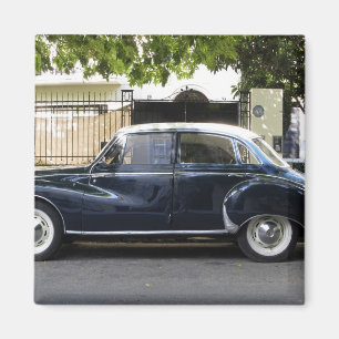 Íman Carro Audi antigo, mas muito bem conservado.