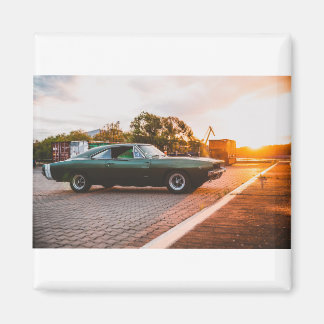 Íman Carro de músculo verde no pôr do sol