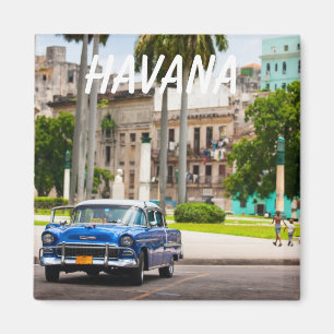Íman Carros retros na rua de Havana