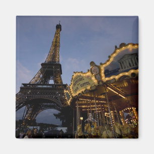 Íman Carrossel pela Torre Eiffel à noite,