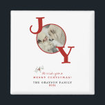 Íman Cartão de Férias de Feliz Natal<br><div class="desc">Feliz Natal em Vermelho com sua foto incrível embutida na palavra Joy. Insira seus detalhes pessoais e ele vai para todas as suas pessoas favoritas nesta temporada de Natal!</div>