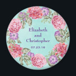 Íman Casamento Bonito de Floral Watercolor Wreath<br><div class="desc">Uma bonito manutenção de casamento / comemorativa ou imã salve a data. Uma bela ilustração botânica temida com uma coroa circular de flores bonito aquáticas, cor-de-rosa e roxo, com folhas verdes no meio. O design floral é feito de peônias cor-de-rosa e anêmonas roxas. O fundo é uma textura macia de...</div>