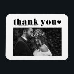 Íman Casamento com Fotografia da Imagem Retro Preta Obr<br><div class="desc">Celebre seu amor e mostre gratidão com nosso obrigado de casamento de fotos personalizável, seu imã! Essa única manutenção é perfeita para lembrar seus entes queridos de seu dia especial enquanto expressava seus obrigados sentidos de uma forma memorável. Apresenta tipografia ousada e sobreposição cardíaca. Personalize-o adicionando seus detalhes de casamento....</div>