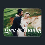 Íman Casamento com Fotos Retro Script de Amor e Obrigad<br><div class="desc">Celebre seu amor e mostre gratidão com nosso obrigado de casamento de fotos personalizável, seu imã! Essa única manutenção é perfeita para lembrar seus entes queridos de seu dia especial enquanto expressava seus obrigados sentidos de uma forma memorável. Ele apresenta a frase "Amor e Obrigados" em um encantador roteiro retrorreflector....</div>