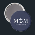 Íman Casamento de Âncora Azul Marinho Náutico<br><div class="desc">Adicione um toque de na moda ao seu casamento náutico com este clássico favor de casamento da âncora azul marinho. Projetado com uma ilustração de âncora branca, ele apresenta noiva personalizada e monograma de noivo, nome e data de casamento em uma fonte branca de serifa em um fundo azul marinho....</div>
