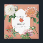 Íman Casamento de Flores de Pêonias Rosa-Pêssegos-Pinhe<br><div class="desc">Um belo pêssego de aquarela e design de casamento de peônias cor-de-rosa com moldura geométrica dourada sobre fundo de pêssego. Um design único que usa florais botânicos antigos em cor de pêssego e rosa. Um elegante pessegueiro e um design floral cor-de-rosa com um traço de verde. Um quadro geométrico de...</div>