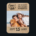 Íman Casamento de Foto do Casal de Script Moderno Salve<br><div class="desc">Rustic Dog Pet 1 Foto Personalizada Casamento Salve as Revistas de Datas | Casamento Único Guardar as Imagens de Data com uma Imagem | "Os Meus Humanos Estão A Casar-Se" Engraçados Magnetos De Casamento Que Formulam Ideia Para Os Alojadores De Cães |</div>