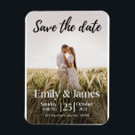 Íman Casamento de Foto Moderno Elegante Simples Salve a<br><div class="desc">Apresentando nosso casamento de fotos modernas e elegantes Salve o produto digital Data! Este belo desenho para salvar o convite de data é perfeito para casais que apreciam um estilo minimalista e contemporâneo. Nosso Simples Casamento de Foto Moderno Elegante Salve a Data e o mantém limpo e elegante com um...</div>