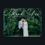 Íman Casamento de Fotografia com Script Manuscrito Bran<br><div class="desc">Celebre seu amor e mostre gratidão com nosso obrigado de casamento de fotos personalizável, seu imã! Essa única manutenção é perfeita para lembrar seus entes queridos de seu dia especial enquanto expressava seus obrigados sentidos de uma forma memorável. Ele tem um roteiro branco elegante. Personalize adicionando sua foto e detalhes....</div>