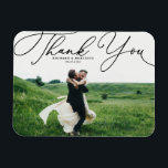 Íman Casamento de Fotografia de Script Manuscrito Preto<br><div class="desc">Celebre seu amor e mostre gratidão com nosso obrigado de casamento de fotos personalizável, seu imã! Essa única manutenção é perfeita para lembrar seus entes queridos de seu dia especial enquanto expressava seus obrigados sentidos de uma forma memorável. Ele tem um roteiro branco elegante. Personalize adicionando sua foto e detalhes....</div>