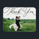 Íman Casamento de Fotografia de Script Manuscrito Preto<br><div class="desc">Celebre seu amor e mostre gratidão com nosso obrigado de casamento de fotos personalizável, seu imã! Essa única manutenção é perfeita para lembrar seus entes queridos de seu dia especial enquanto expressava seus obrigados sentidos de uma forma memorável. Ele tem um roteiro branco elegante. Personalize adicionando sua foto e detalhes....</div>