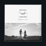 Íman Casamento de Fotografias do Casal de Script Branco<br><div class="desc">Um belo design de um roteiro de caligrafia branco e preto mostrando a foto do casal. Um casal de fotos moderno com elementos minimalistas simples. Um design ideal de casamento moderno para quem ama caligrafia de guião, designs pretos e brancos e papelaria de casamento de fotos. Os convites de casamento...</div>