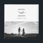 Íman Casamento de Fotografias do Casal de Script Branco<br><div class="desc">Um belo design de um roteiro de caligrafia branco e preto mostrando a foto do casal. Um casal de fotos moderno com elementos minimalistas simples. Um design ideal de casamento moderno para quem ama caligrafia de guião, designs pretos e brancos e papelaria de casamento de fotos. Os convites de casamento...</div>