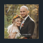 Íman Casamento de Fotos Moderno Minimalista Obrigado Ma<br><div class="desc">A obrigado do casamento que seu imã apresenta uma noiva e noiva minimalista moderna na estação do outono,  folhagem colorida no fundo. Belo obrigado manuscrito. O imã inclui os nomes dos casais e a data do casamento. Excelente favorece o dia especial deles de uma forma simples e sincera.</div>