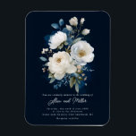 Íman Casamento de Penas Azul e Branca<br><div class="desc">Design de Casamento Floral Azul e Branco,  Fundo Azul</div>