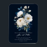 Íman Casamento de Penas Azul e Branca<br><div class="desc">Design de Casamento Floral Azul e Branco,  Fundo Azul</div>